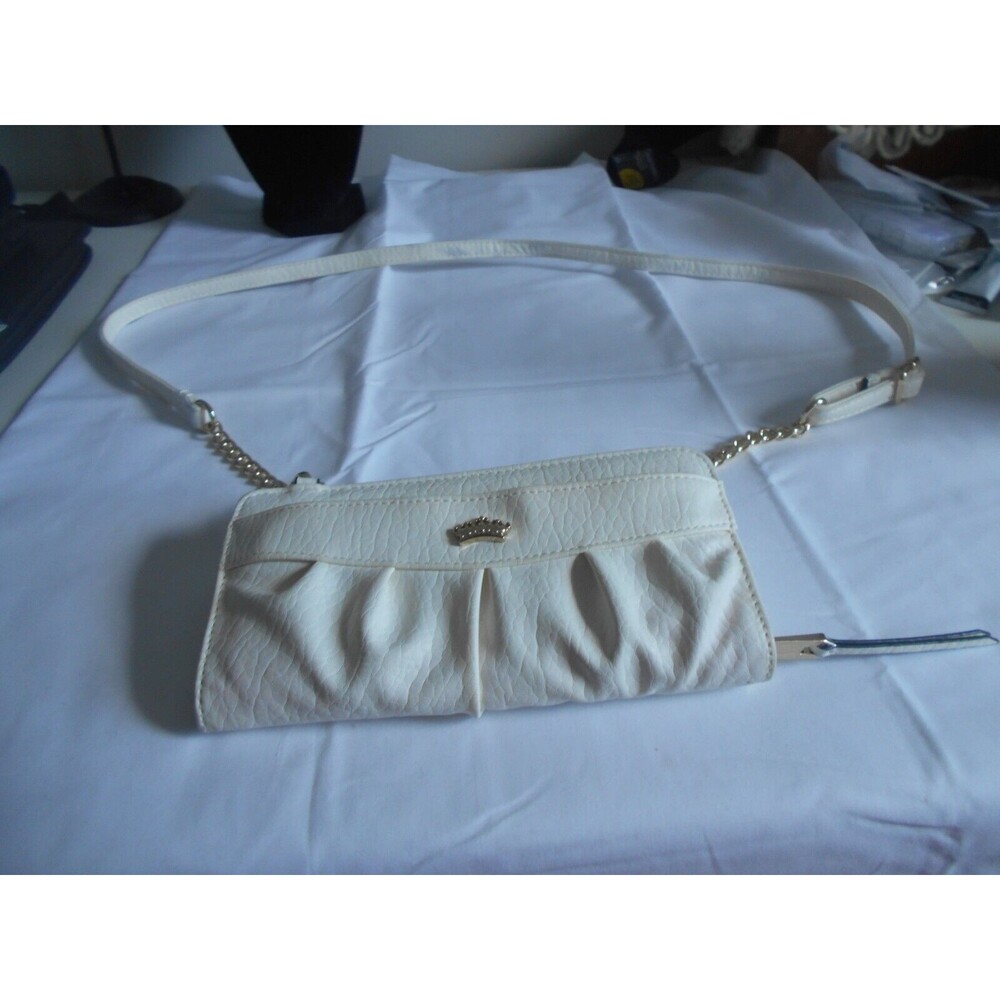 Gorgeous Juicy Couture White Wristlet Wallet in very good used condition